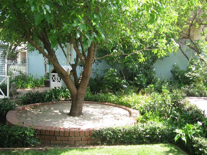 Create a circle around a tree with river sand or crushed stone