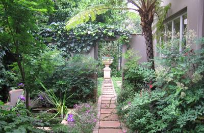 Garden design by Shirley Wallington — Smit rouxbin 003